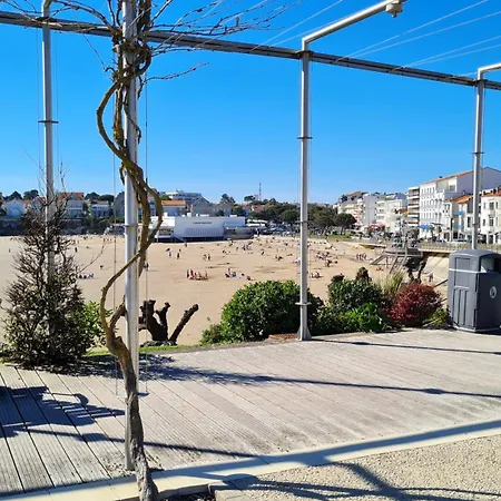 Sur - Quartier Pontaillac - - Piscine Collective * Vaux-sur-Mer