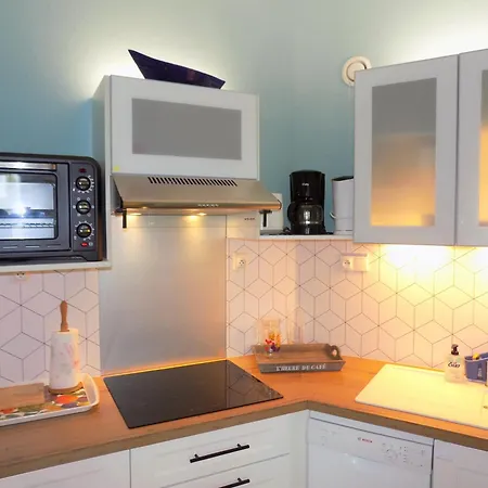 Sur - Quartier Pontaillac - - Piscine Collective * Vaux-sur-Mer