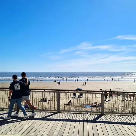 Sur - Quartier Pontaillac - - Piscine Collective