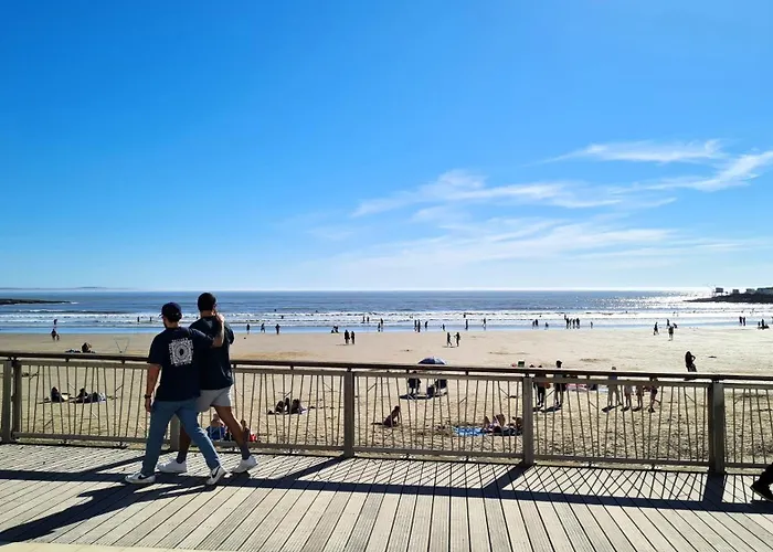 Sur - Quartier Pontaillac - - Piscine Collective